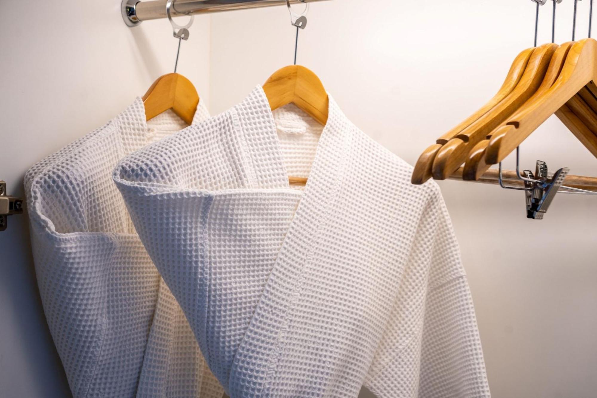 The Park Nine Hotel Suvarnabhumi Bangkok Ruang foto A waffle bathrobe