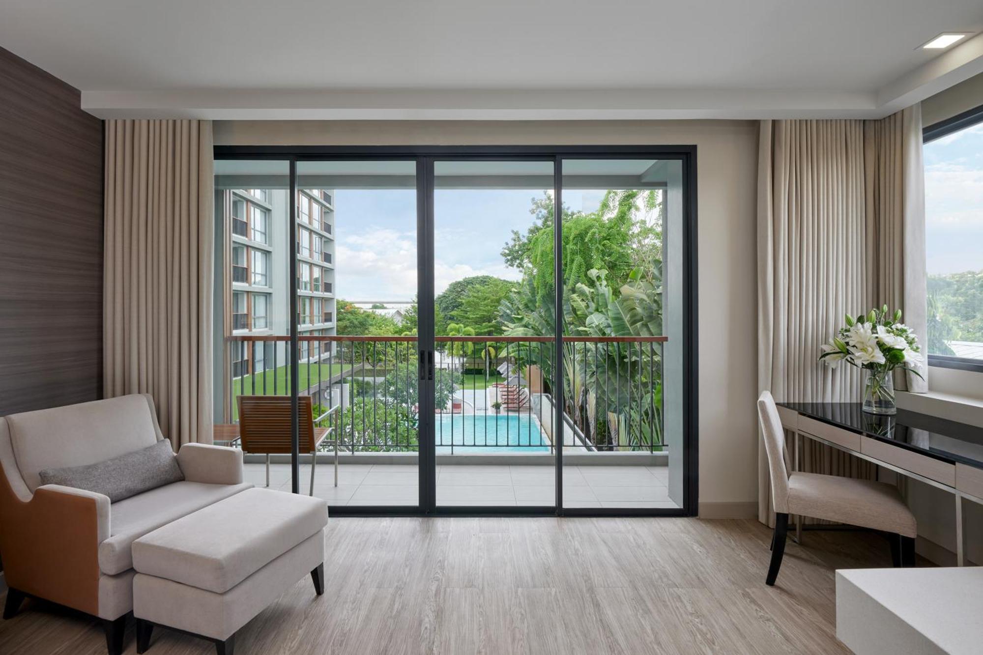 The Park Nine Hotel Suvarnabhumi Bangkok Ruang foto A living room with a sliding door