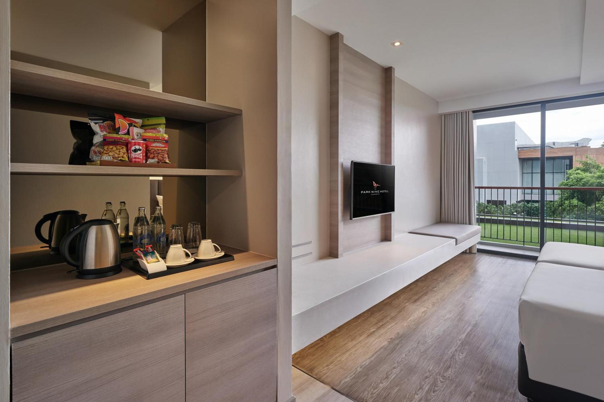 The Park Nine Hotel Suvarnabhumi Bangkok Bagian luar foto A room at the hotel